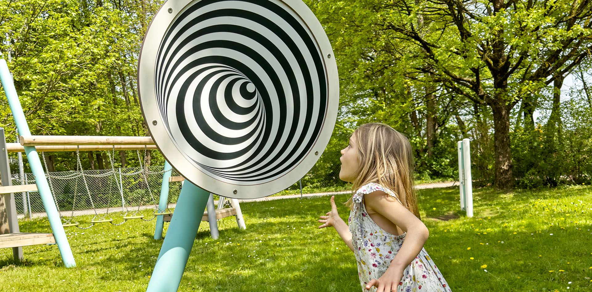 Spielplatzgeraete-Maier-Inklusion-Sinneserfahrung-Sehen-Lauf_4202750